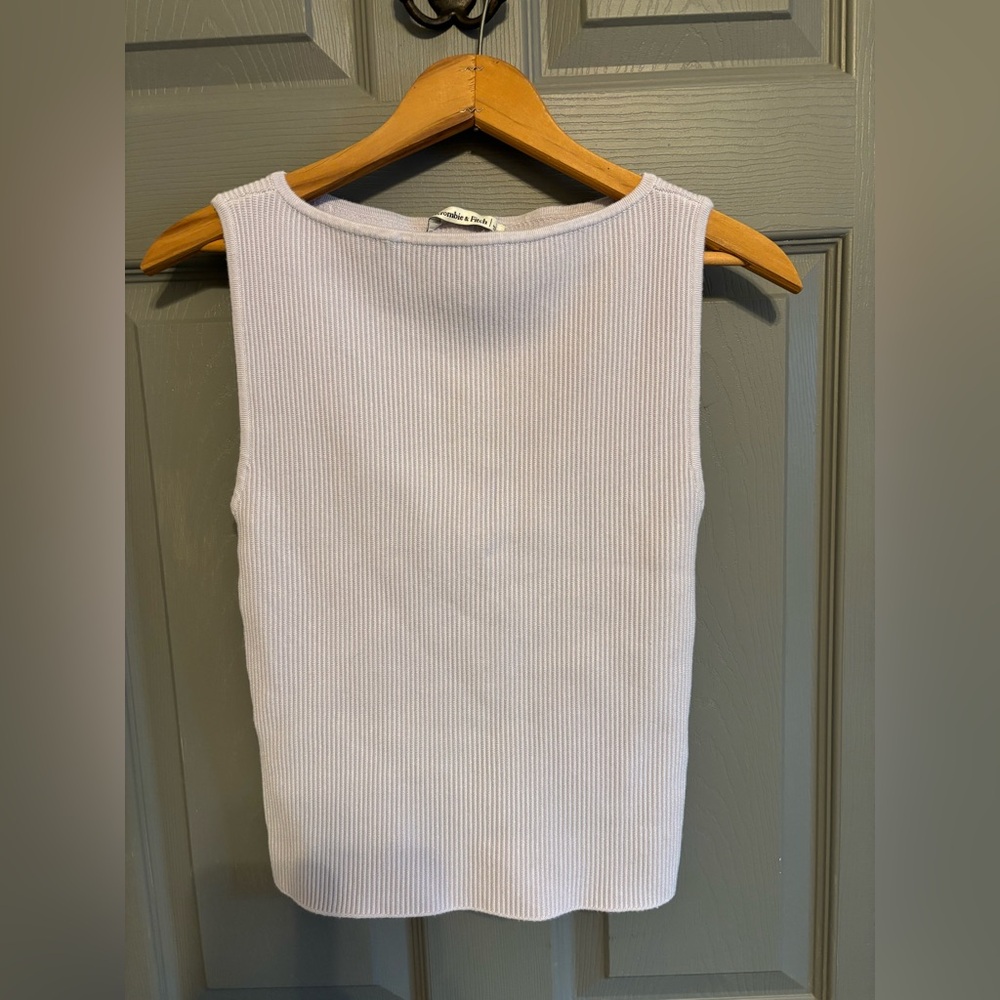 DONATING 8/31 Abercrombie Lavender Purple Ribbed Ottoman Slash Top Small
